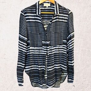 Bella Dahl Blue and White Button Down Shirt with Geometric Pattern